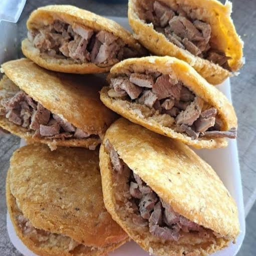 Polcan de Frijol Relleno de Carne Asada