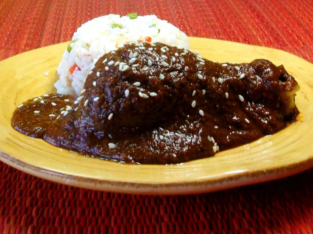 Pollo con Mole Rojo