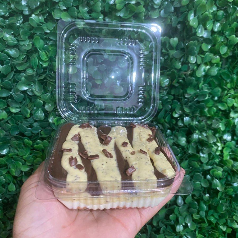 Camadas de biscoito de maisena, camadas de mouse de ninho bem leve, camadas de mouse de maracujá e brigadeiro de chocolate meio amargo. Combinação perfeita e irresistível!