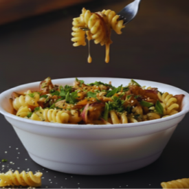 Crie a sua massa com ingredientes especiais que agradam aos paladares mais exigentes. Ideal para você que deseja um prato com um mix de sabores especiais. Monte seu blend! Porção Grande/Individual = 200g do seu macarrão preferido, 2 conchas generosas do seu molho artesanal favorito, escolha o preparo, escolha 6 ingredientes e ainda finalize com até 4 ingredientes para deixar a sua massa ainda mais Speciale. (Variação de peso entre 600g a 650g)