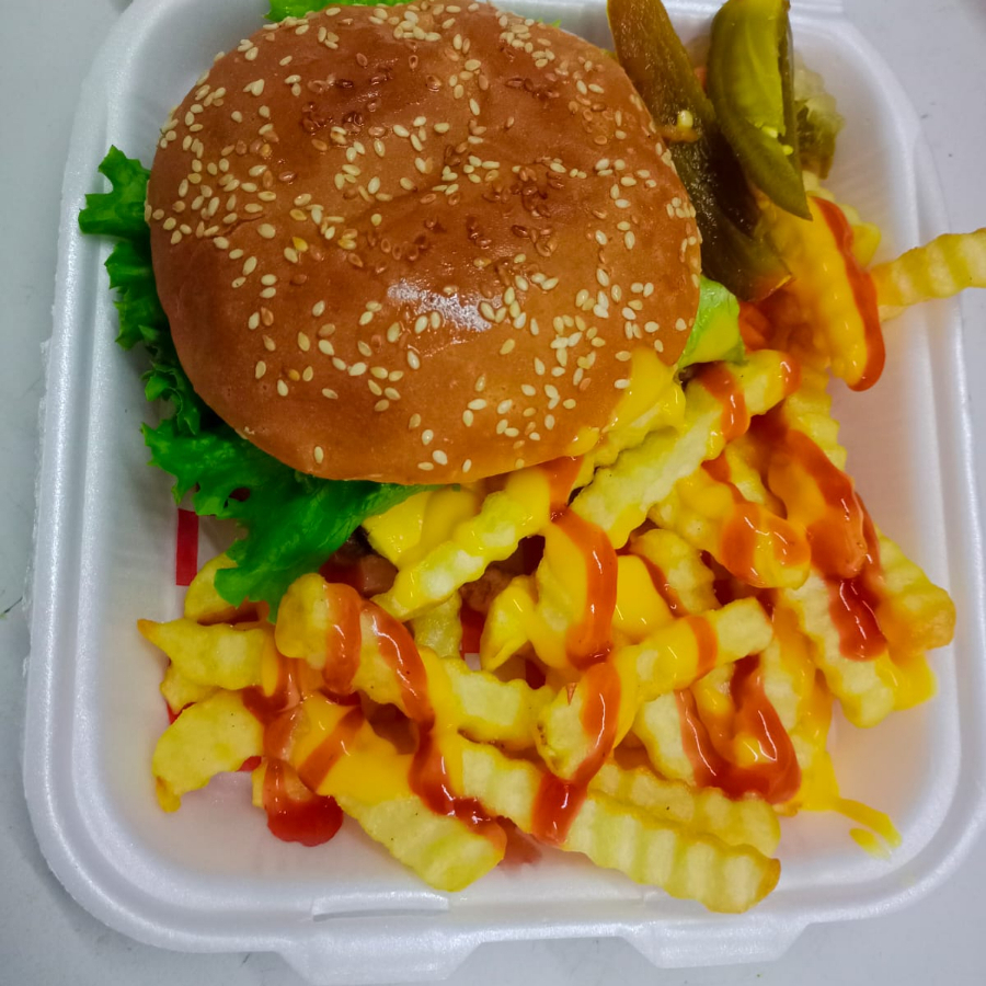Hamburguesa Carne de Res y Papas a la Francesa