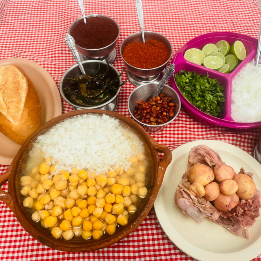 Caldo de Gallina 1Lt con Huevera