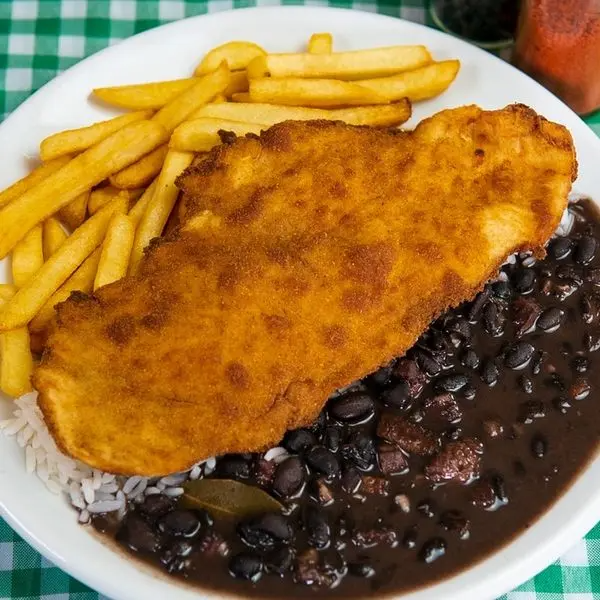 Filé de frango à milanesa, arroz, feijão, refogado do dia, farofa (escolha: fritas, purê ou palha)