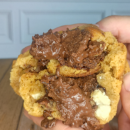 Massa de Cookie tradicional delicioso com creme crocante ovomaltine.