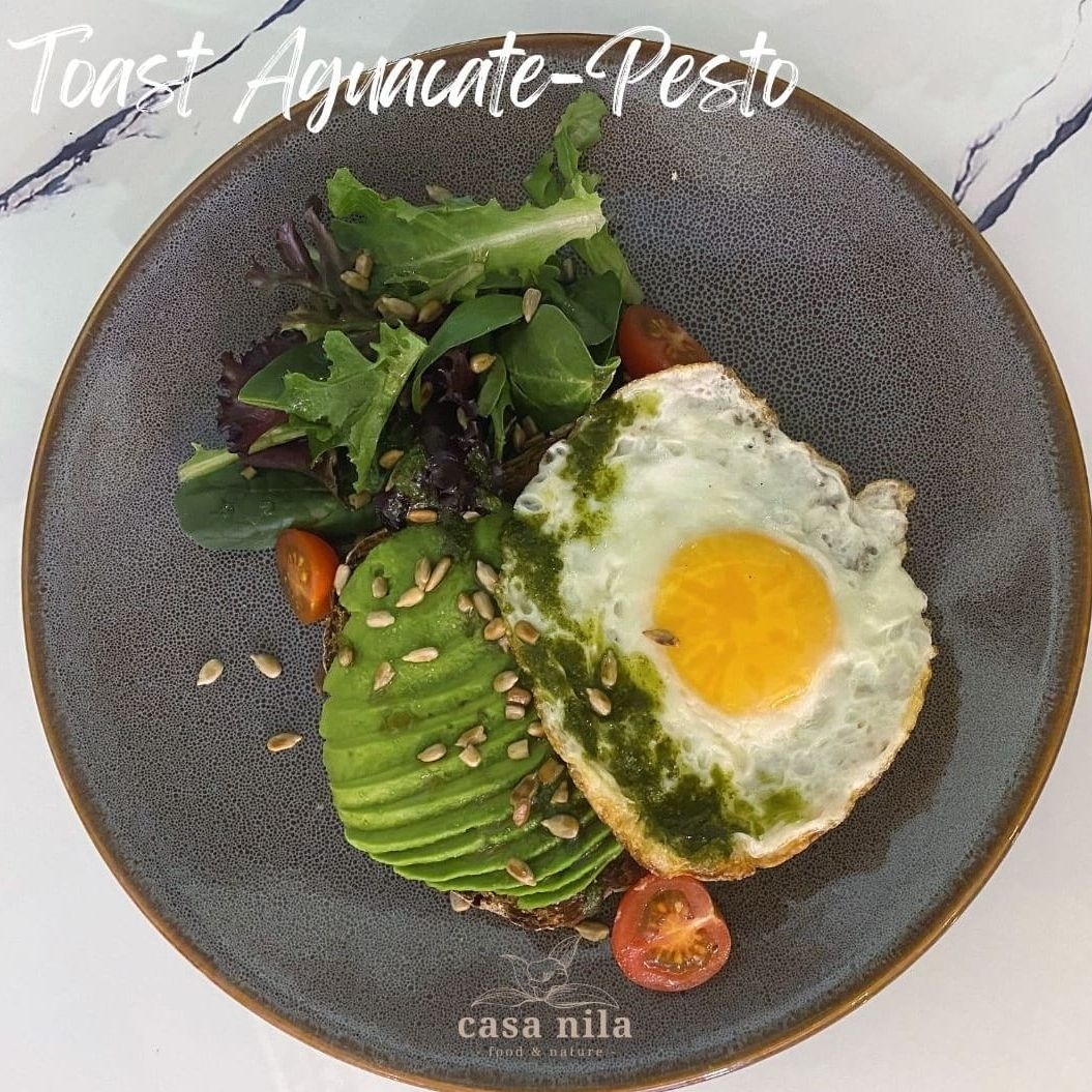 Toast de Aguacate Pesto