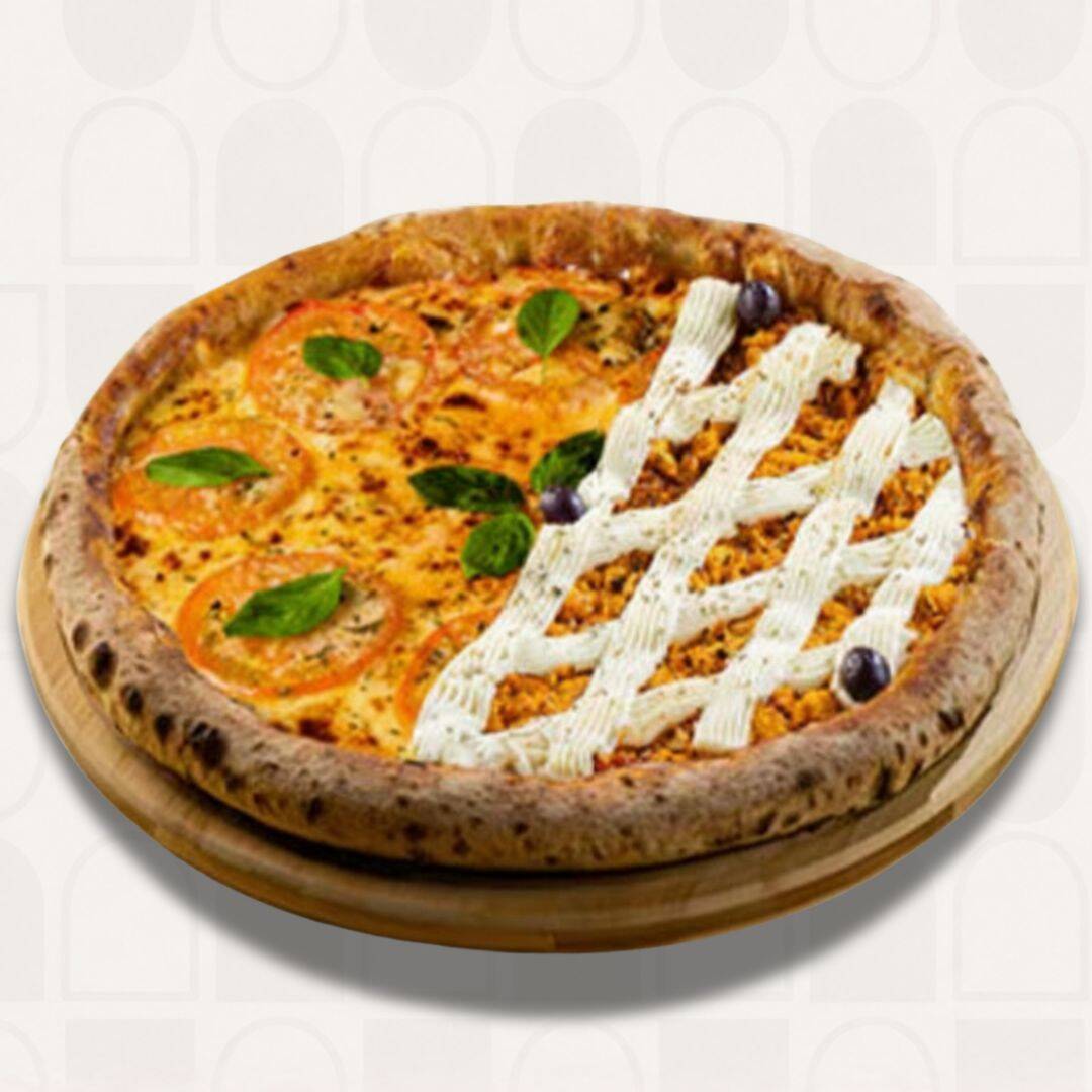 Pizza grande (35cm, 8 fatias). Meia frango com catupiry + Meia marguerita.