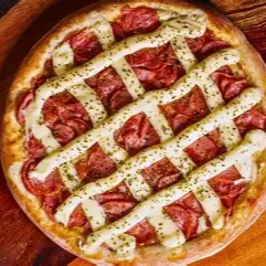 Pizza Grande de Calabresa com Requeijão