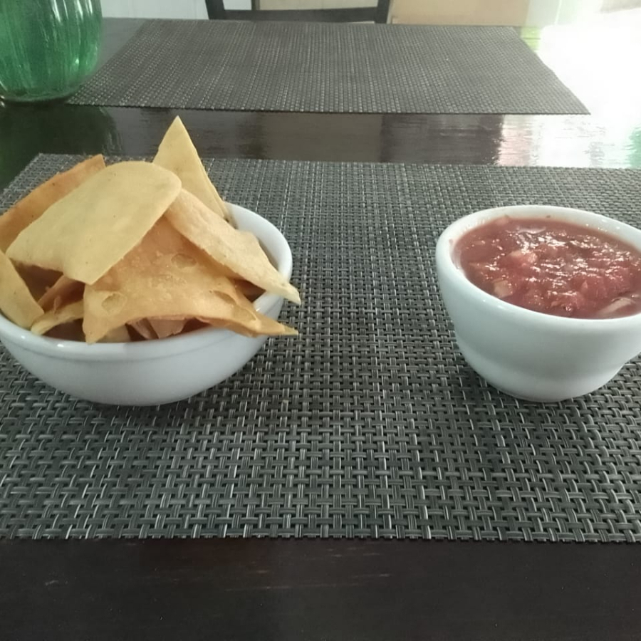 SALSA Y CHIPS 8OZ