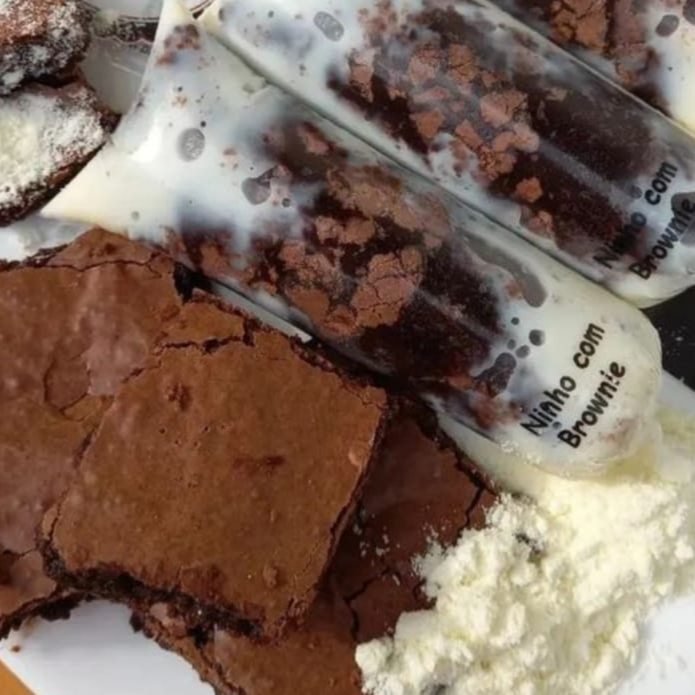 Uma Explosão de Sabor Nosso Geladinho Ninho Com Pedaços De Brownie 50% cacau