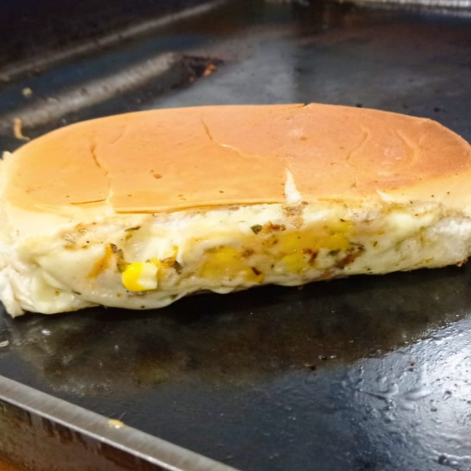 1 vina perdigão maionese industrial dajuda,calabresa mussarela fatiada,oregano,milho ,tomate,cebola e pimentão