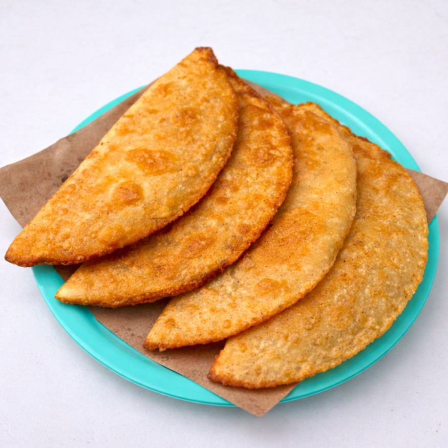 Empanada de Papa con Chorizo y Frijol