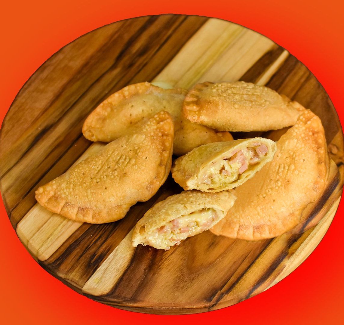 Empanada de Jamón con Queso