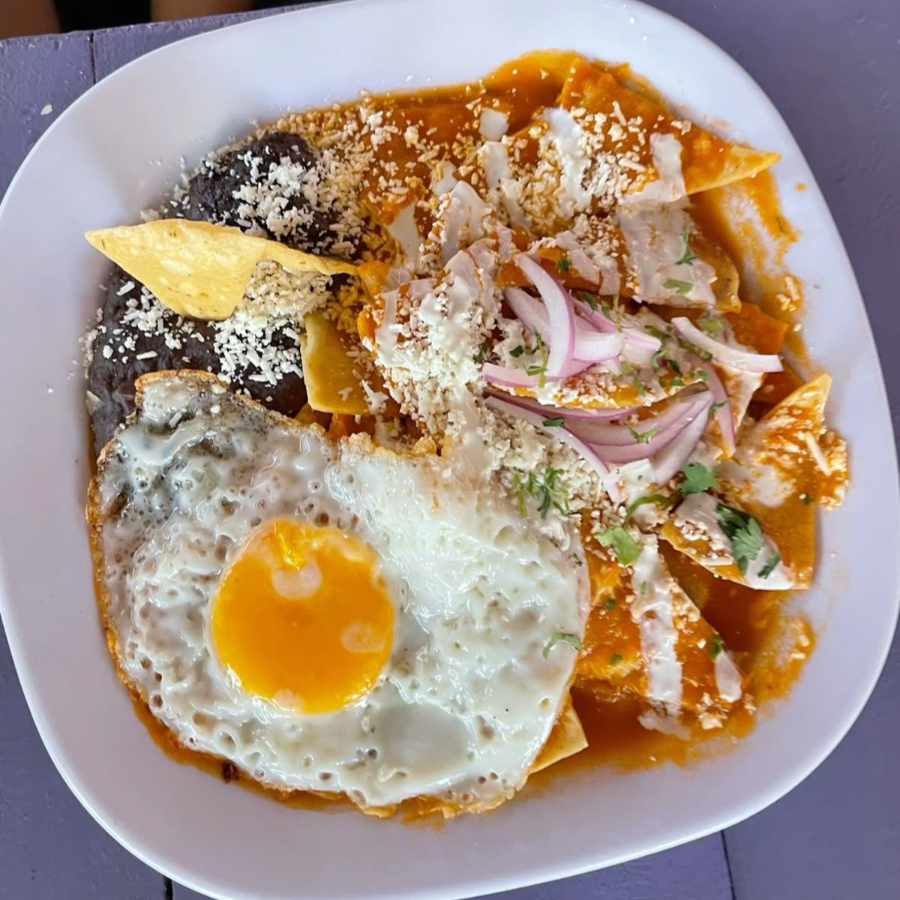 CHILAQUIL HUEVO Y POLLO