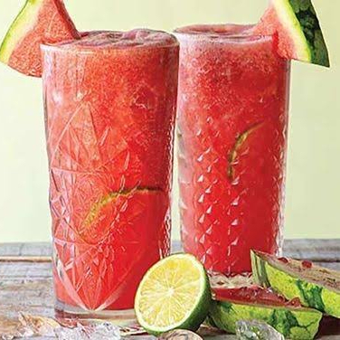 Melancia e Limão, (Vodka, Saque ou Cachaça.)