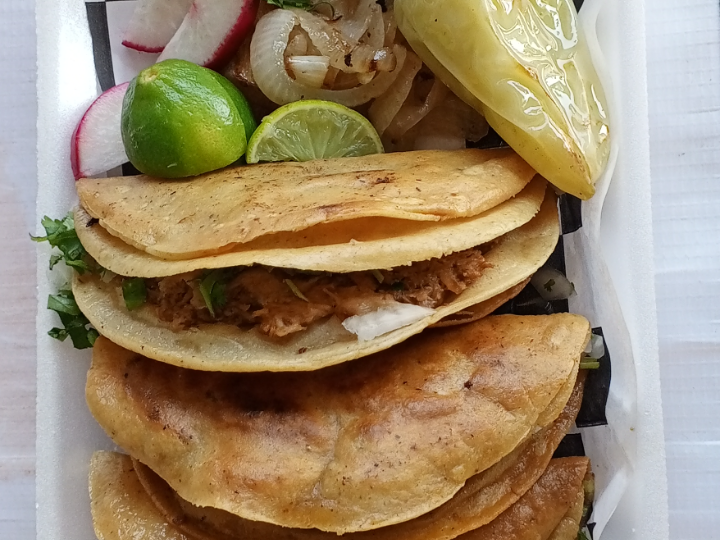 Barbacoa y Entamalados El Taco con Botas