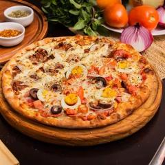 Deliciosa Pizza Grande 1/2 Carne Seca com Catupiry 1/2 Portuguesa