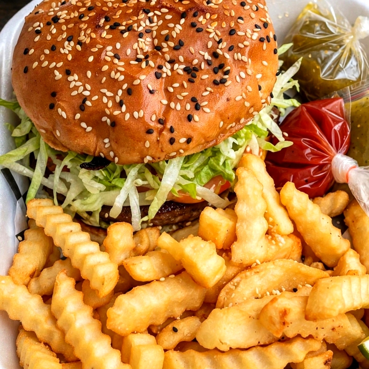 Hamburguesa de Carne Arrachera con Papas Francesas