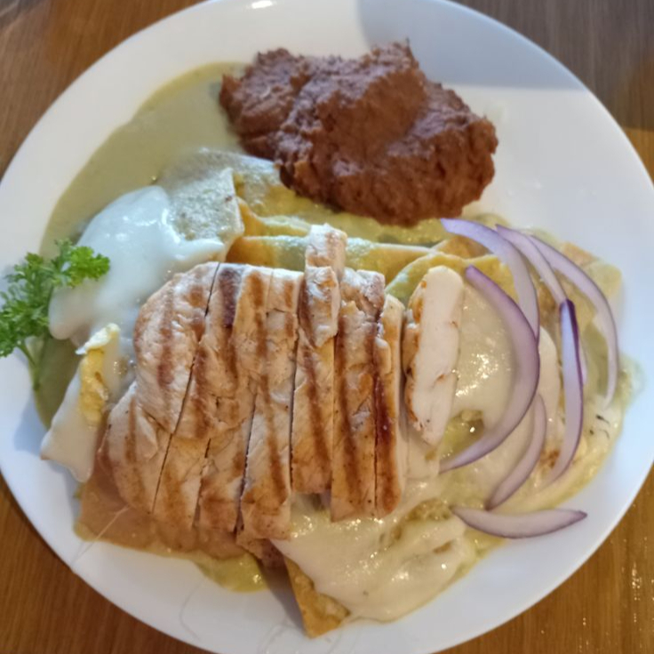 Chilaquiles Suizos Pollo