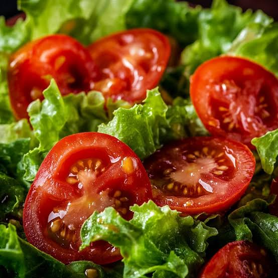 SALADA
ALFACE PICADO/TOMATE CORTADO EM RODELAS COM AZEITONAS