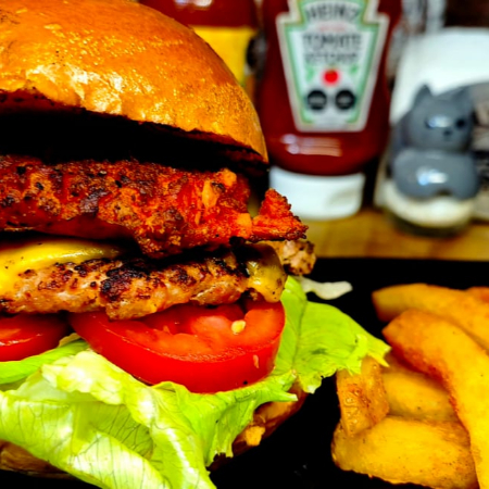 Hamburguesa Mexicana con Papas a la Francesa