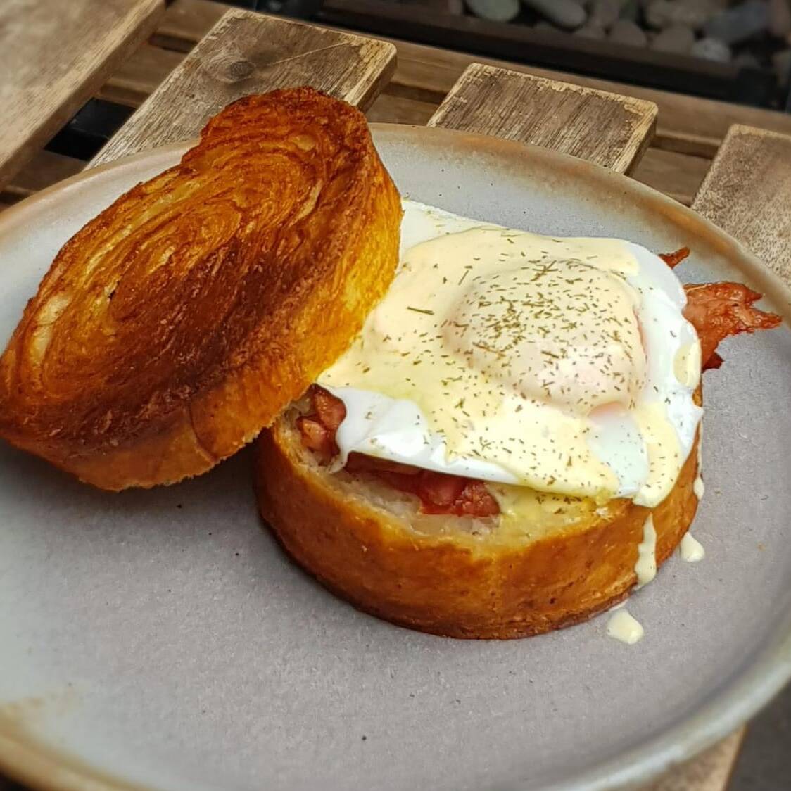 Croissant con Huevo