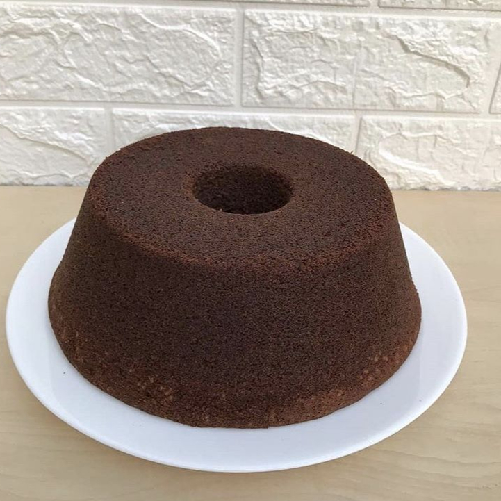 Bolo caseiro fofinho com sabor intenso de chocolate. Macio, delicioso e perfeito para qualquer momento!