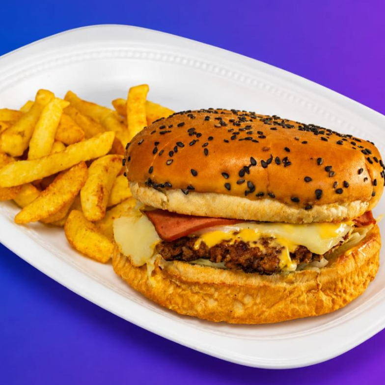 Burger Clasica + Papas Fritas