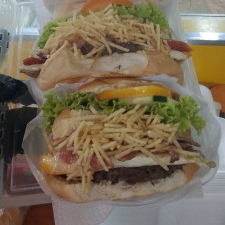 FRANGO, OVO, QUEIJO, PRESUNTO, SALADA E BATATA PALHA