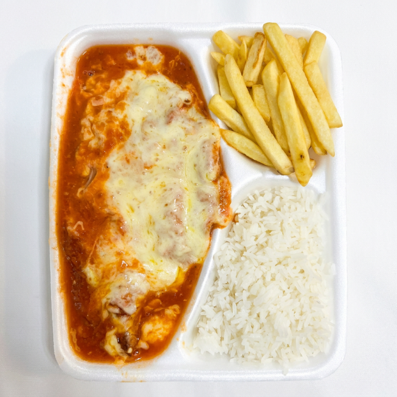 Contrafilé 200gr, Arroz Branco e Batata Frita. Preparo 30-40 min