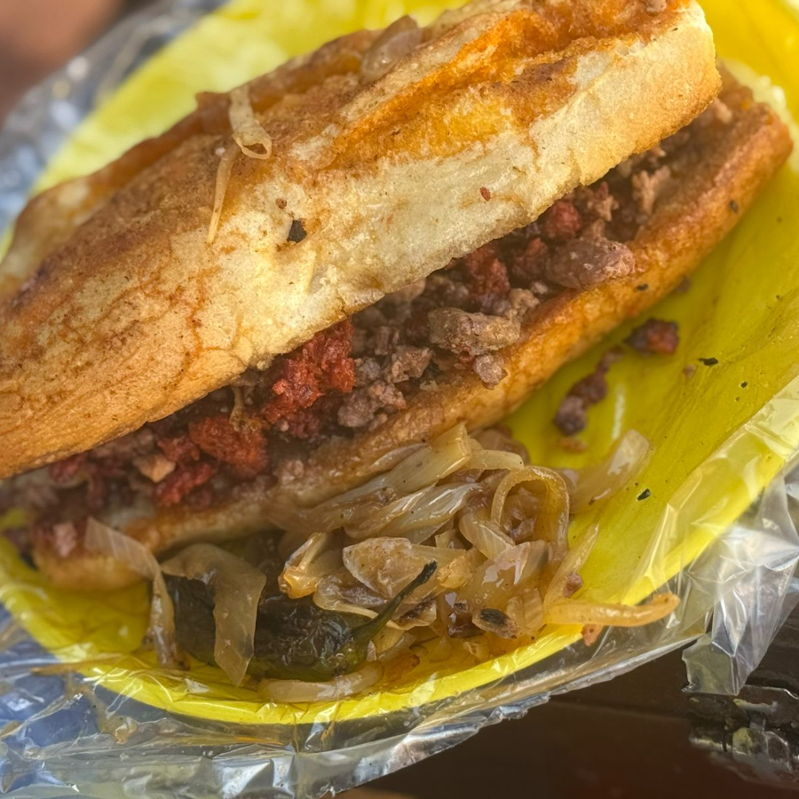 Lonche de Bistec y Chorizo