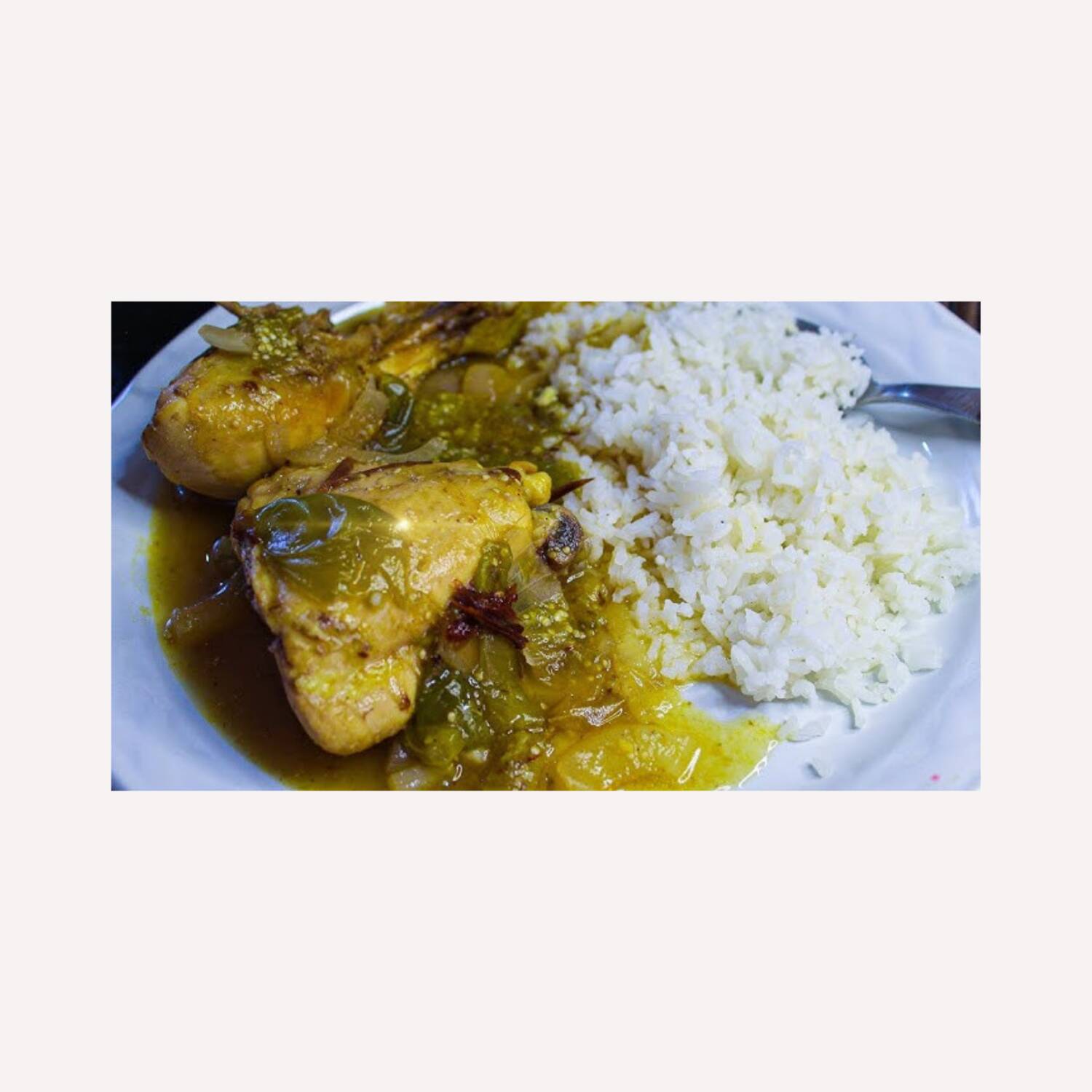Comida de Pollo en Salsa Verde