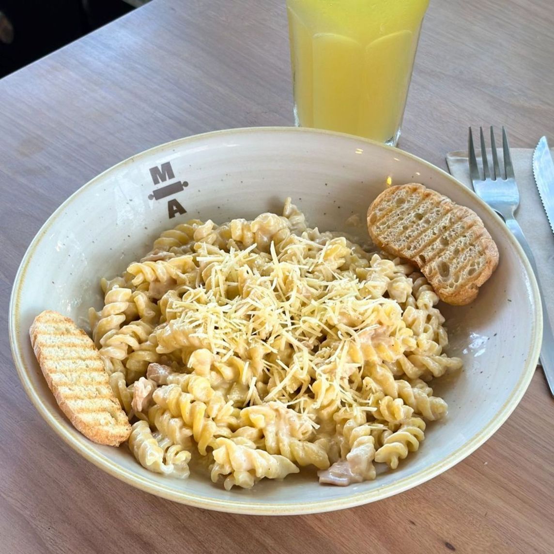 Salsa Alfredo en fussilli