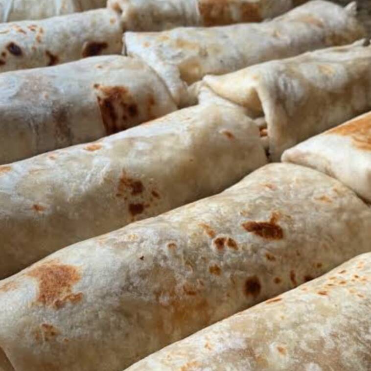 Burrito de bistec en salsa roja