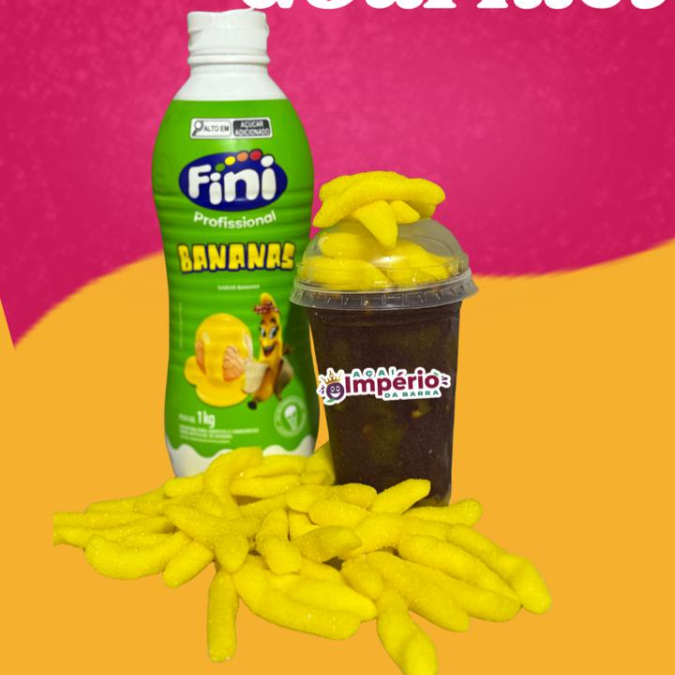 Açai batido, com a deliciosa calda de fini e camadas de balas bananas! Para um toque doce e divertido. (copo 330 ml)