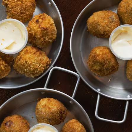 Bolinho De Costela Desfiada com Catupiry