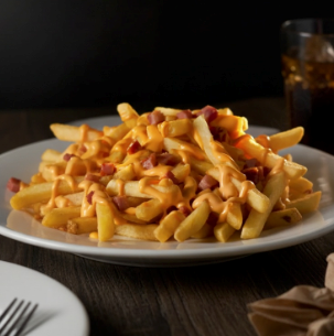 Batata em palitos com bacon e cheddar.