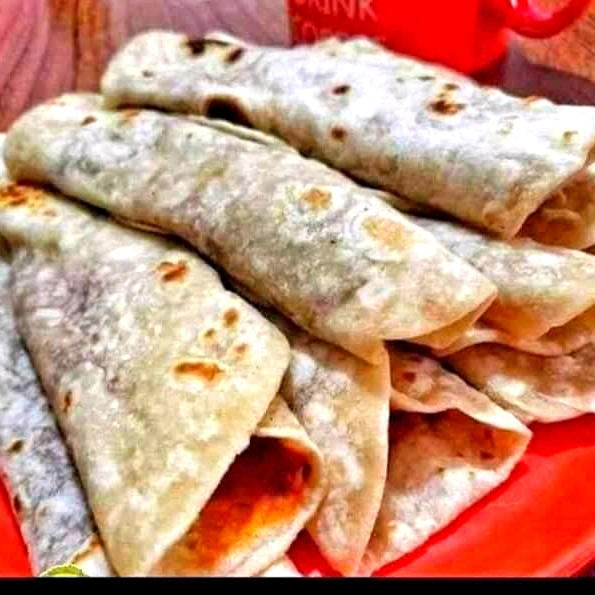 Tacos de Harina de Huevo con Chorizo