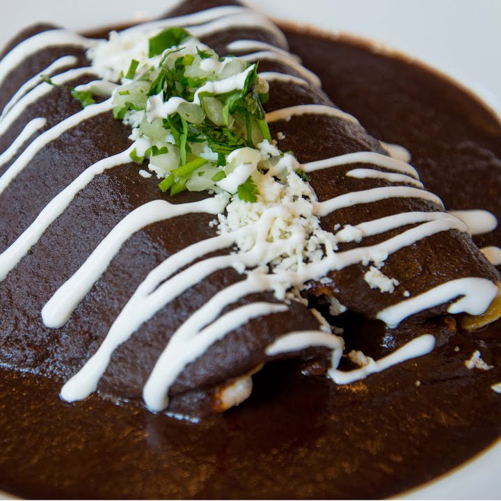 Enchilada de mole preparada