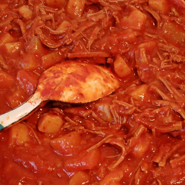 Deshebrada en Rojo