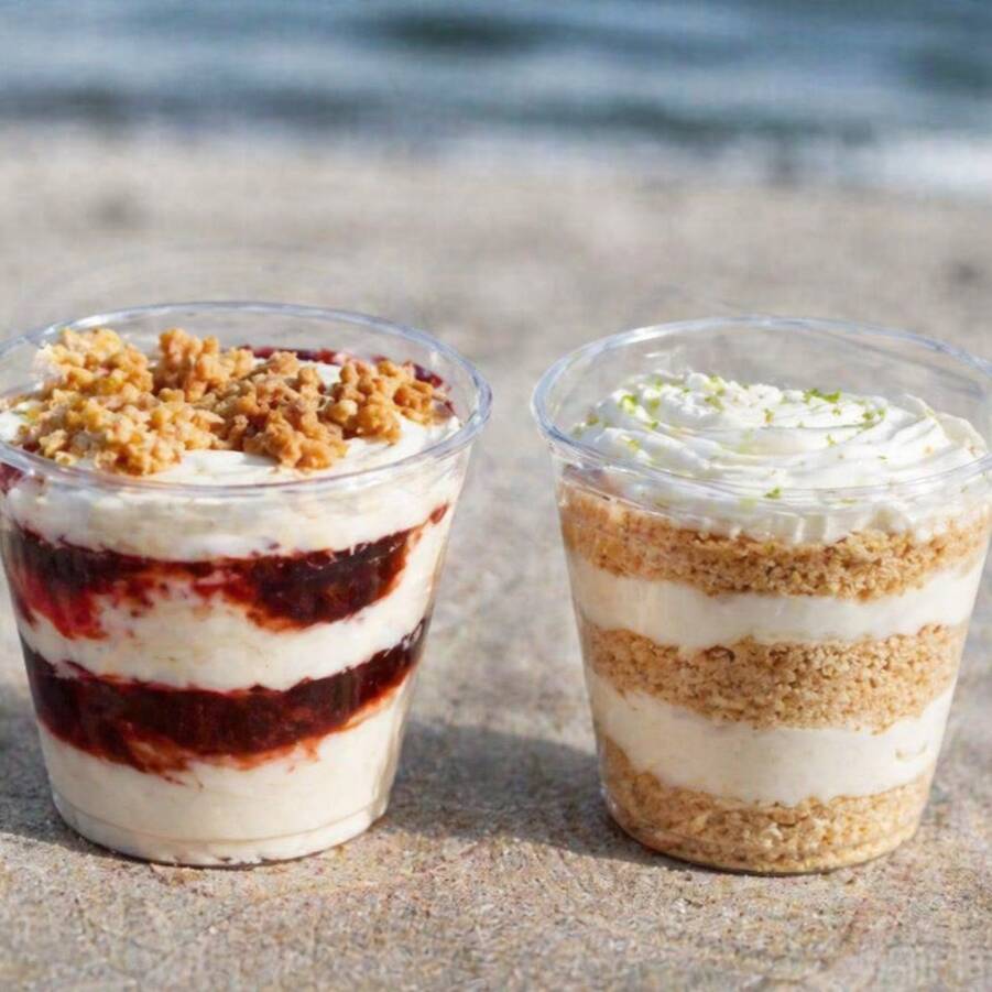 Combo Brisa do Verão (Frutas Vermelhas e Limão) 32 reais A combinação perfeita! Copo de frutas vermelhas com sabor marcante e equilibrado + copo de limão, leve e super refrescante. Ideal para quem ama contraste entre o doce e o azedinho.
