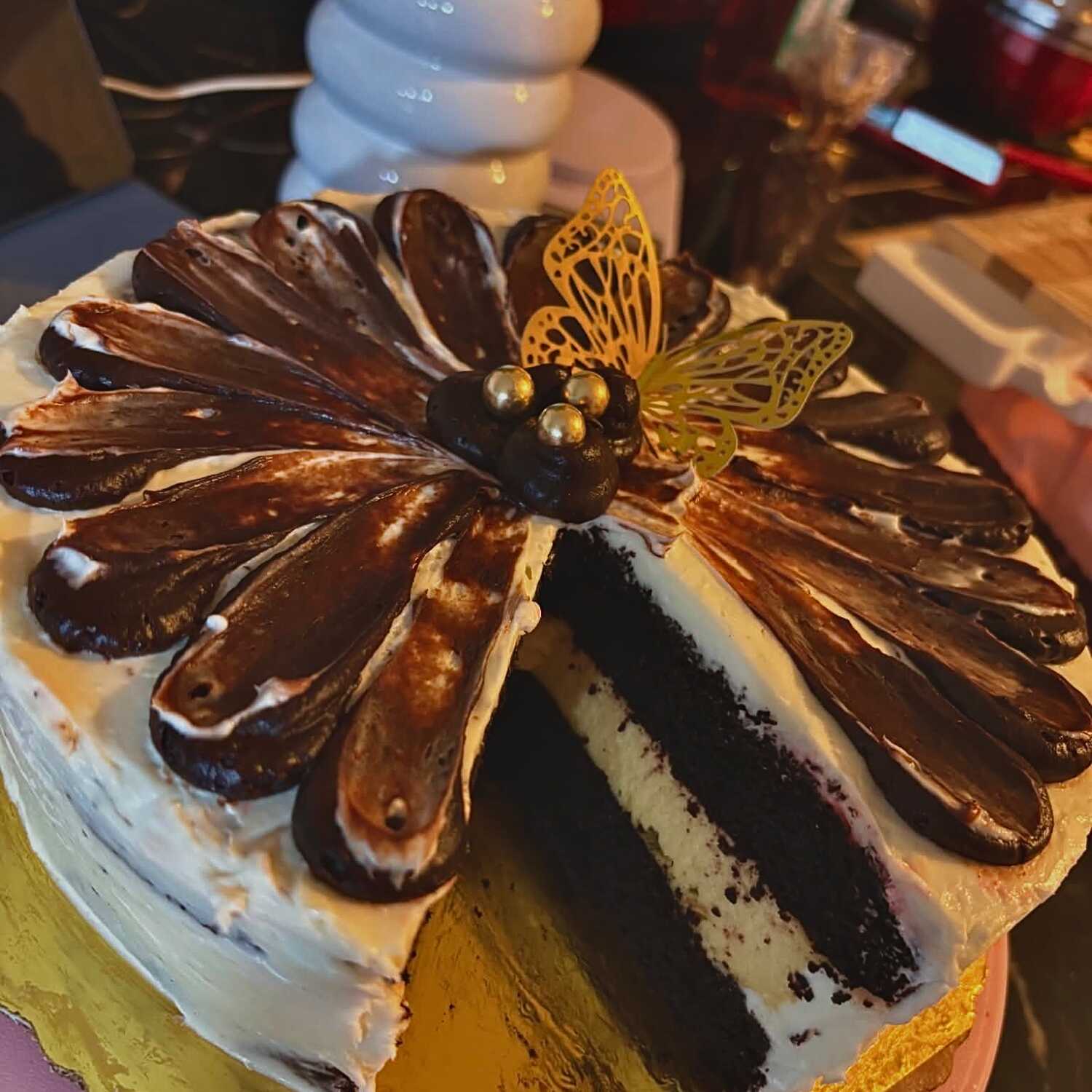 Rebanada de Pastel de Chocolate con Relleno de Pay
