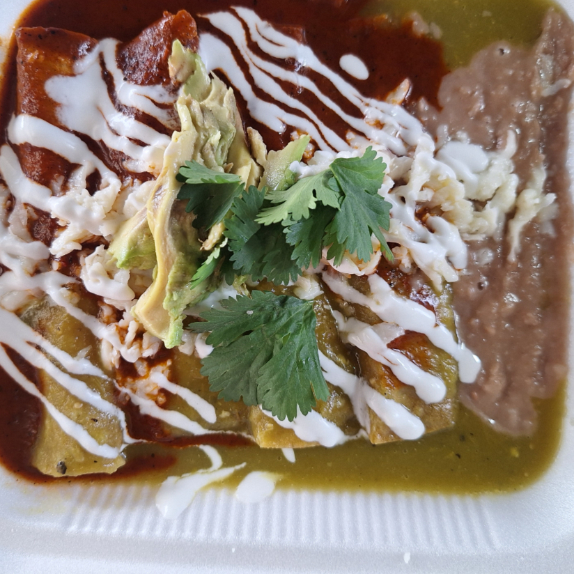 ENCHILADAS DIVORCIADAS DE QUESO