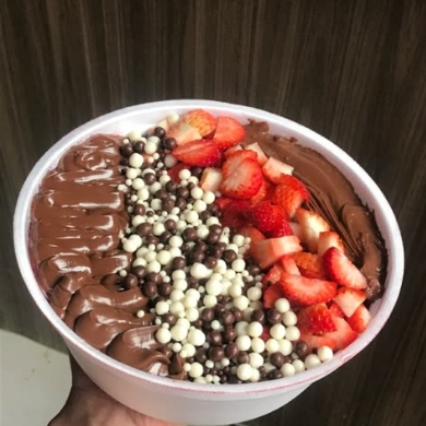 Um delicioso açai premium cremoso ,de dar agua na boca.