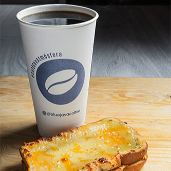 Combo Blue Brunch Tres Quesos Sandwich