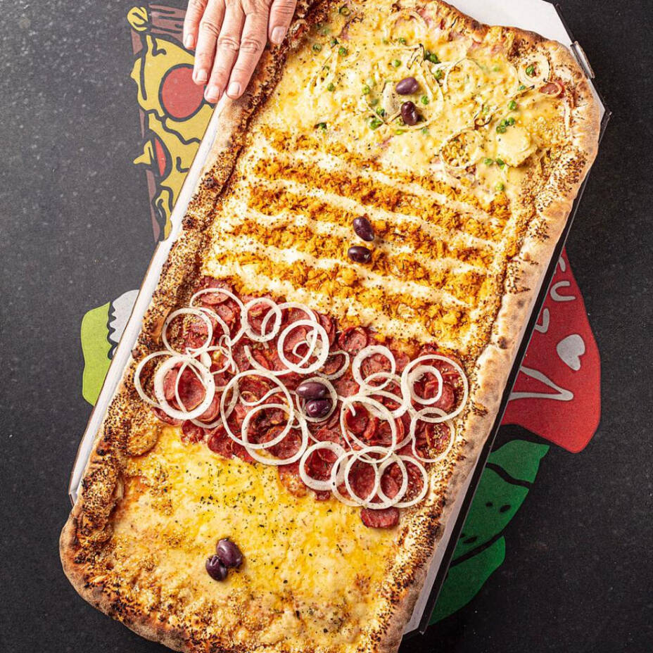 Combo Big Don - 16 Fatias, podendo escolher até 4 sabores (Mussarela, Calabresa, Portuguesa e Frango Catupiry) + 2 Refrigerantes Coca-Cola 2l