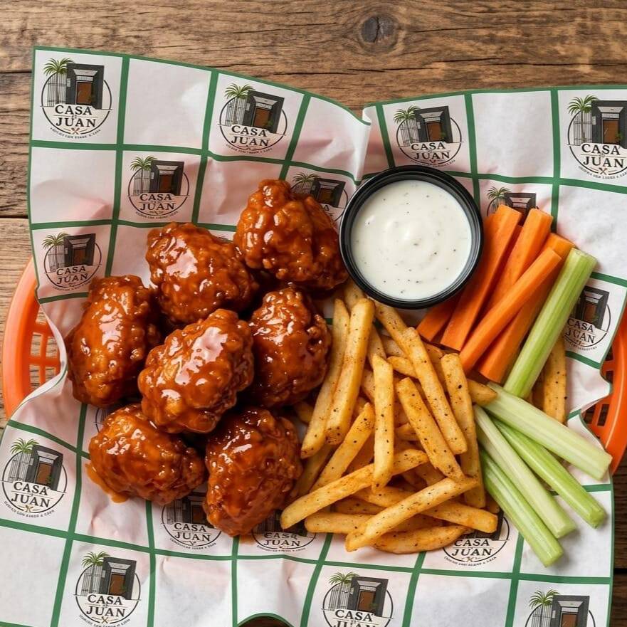 Boneless Medianos (200g) con Papas a la Francesa