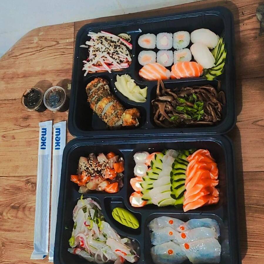 5 salmão
5 peixe branco
2 gunkans de salmão com calda de maracujá
2 gunkans de tilapia
1 mini carpaccio de tilápia.
100g TATAKI
100g CEVICHE
Acompanha no pedido: 1 par de hashi e 1 molho shoyo.