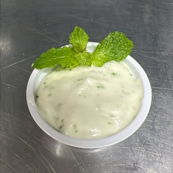 Saboroso molho a base de azeite, hortelã fresco e especiarias.