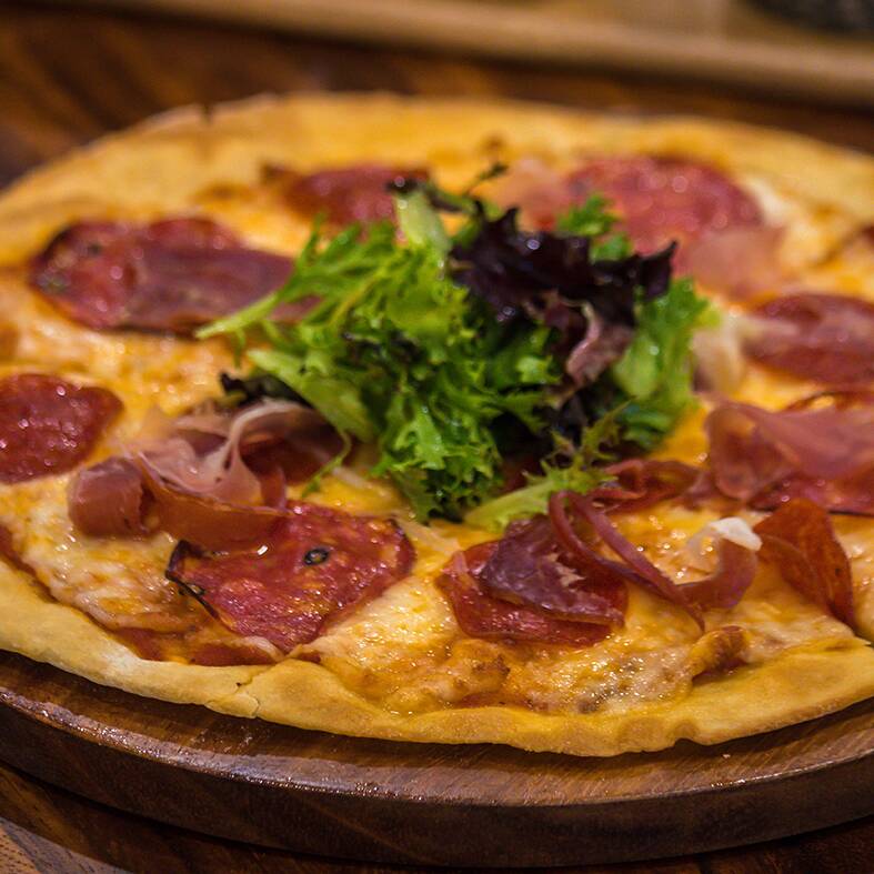 Pizza de Jamón Serrano y Arúgula