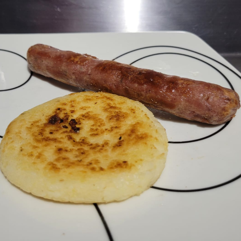 Arepa Quesuda con Chorizo